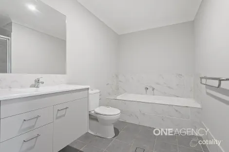 Property photo of 5 Saddleback Crescent Stream Hill NSW 2526
