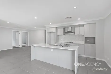 Property photo of 5 Saddleback Crescent Stream Hill NSW 2526