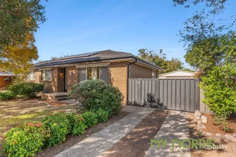 8 Darlot Pl, Kambah, ACT 2902