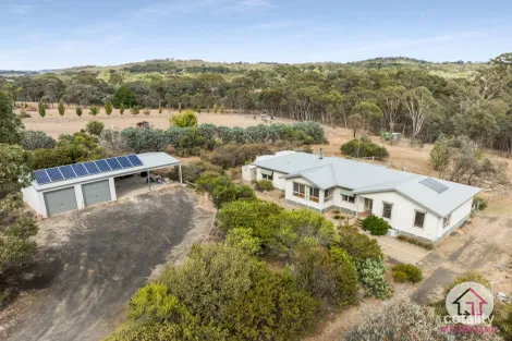 Property photo of 8 Timbertop Rise Broadford VIC 3658