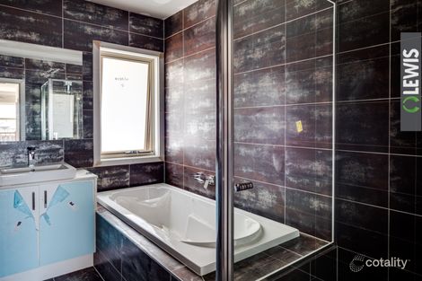 Property photo of 2 Distinction Avenue Craigieburn VIC 3064