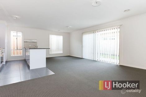 Property photo of 4/30 Sir Thomas Drive Pakenham VIC 3810