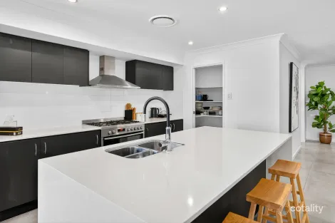 Property photo of 1 Stillwater Court Hope Island QLD 4212