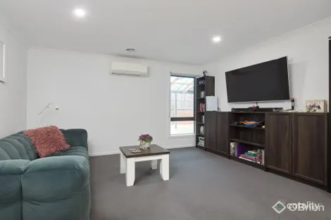 Property photo of 14 Thames Avenue Drouin VIC 3818