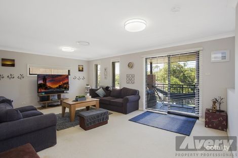 Property photo of 12 Leeward Close Woodrising NSW 2284