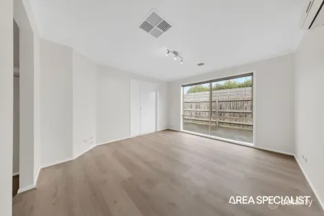 Property photo of 9 Blackmore Close Pakenham VIC 3810