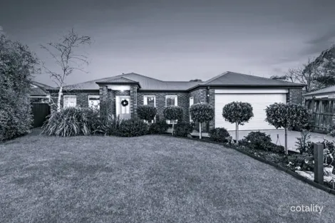 Property photo of 3 St Vincent Place Berwick VIC 3806
