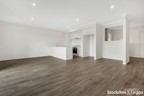 Property photo of 25 Ometepe Walk Craigieburn VIC 3064