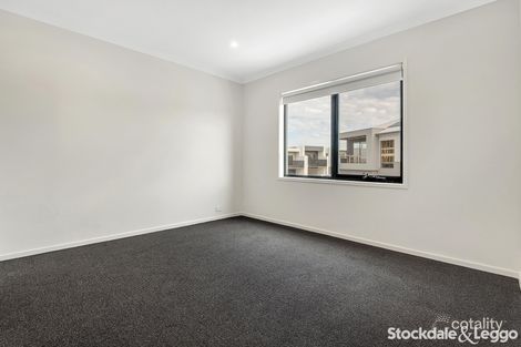 Property photo of 25 Ometepe Walk Craigieburn VIC 3064