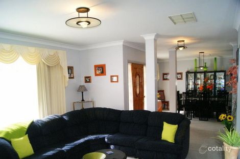 Property photo of 4 Delphin Court Narre Warren VIC 3805