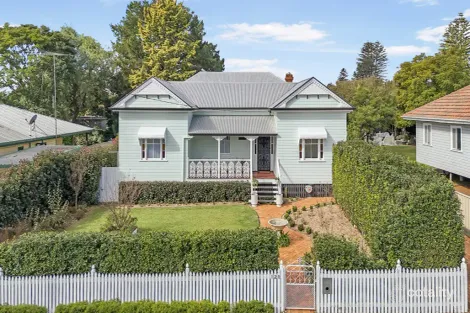120 Holberton St, Newtown, QLD 4350
