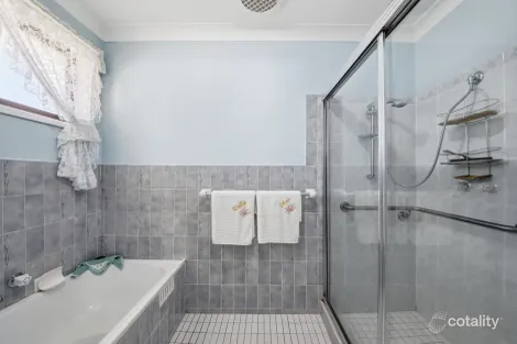 Property photo of 21 Hewitt Place Minto NSW 2566