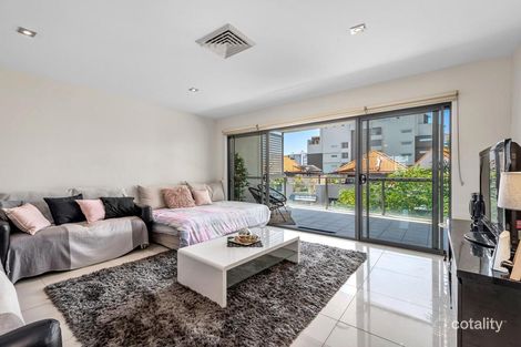 Property photo of 10/215 Wellington Road East Brisbane QLD 4169