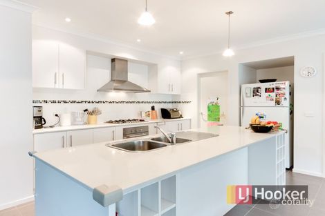 Property photo of 10 Honey Court Berwick VIC 3806