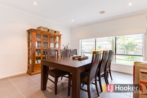 Property photo of 10 Honey Court Berwick VIC 3806