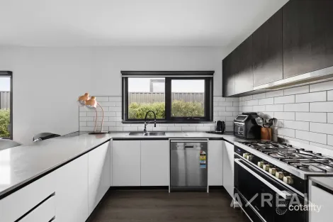 Property photo of 7 Verbier Road Pakenham VIC 3810