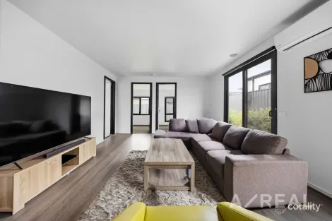 Property photo of 7 Verbier Road Pakenham VIC 3810