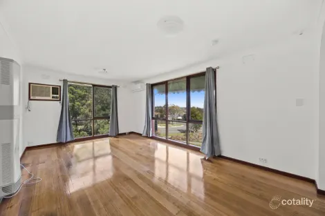 Property photo of 10 Robert Molyneux Avenue Endeavour Hills VIC 3802