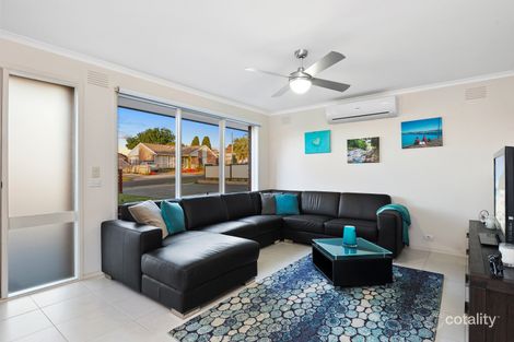 Property photo of 63 Crossdale Rise Endeavour Hills VIC 3802