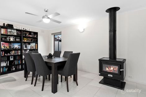 Property photo of 63 Crossdale Rise Endeavour Hills VIC 3802