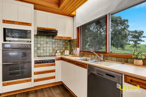 Property photo of 270 Chapel Lane Doreen VIC 3754