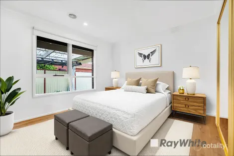 Property photo of 5 Baileyana Drive Endeavour Hills VIC 3802