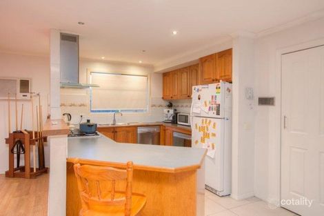 Property photo of 2 Maralee Court Berwick VIC 3806