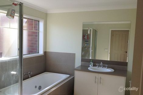 Property photo of 5 Maddock Drive Cranbourne East VIC 3977