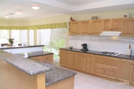 Property photo of 10 Dunscombe Close Rowville VIC 3178