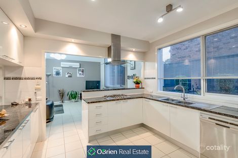 Property photo of 12 Rodeo Court Endeavour Hills VIC 3802