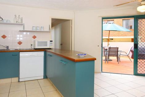 Property photo of 6/7-9 Robert Street Labrador QLD 4215