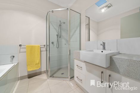 Property photo of 1/2 Retreat Place Werribee VIC 3030