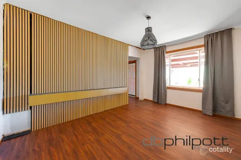 Property photo of 9 McKenzie Road Elizabeth Downs SA 5113