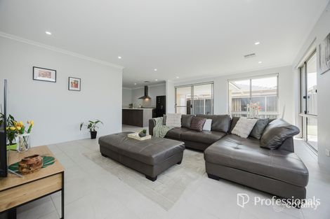 7a Hythe Rd, Marangaroo, WA 6064