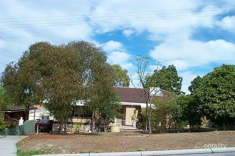 32 Stonehouse Cres, Bentley, WA 6102