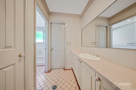 Property photo of 30 Ibis Crescent Orange NSW 2800