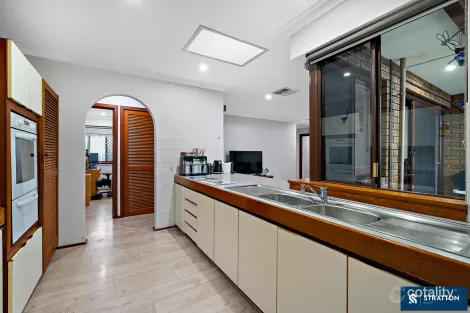 Property photo of 31 Baron Way Gosnells WA 6110