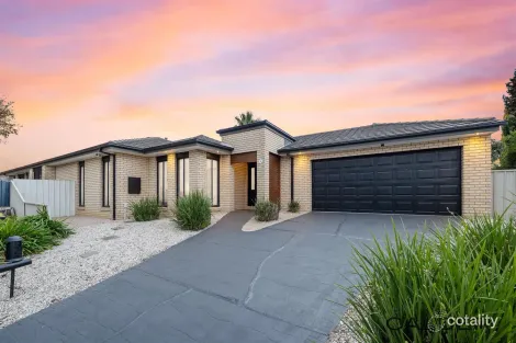 Property photo of 14 Caddick Gardens Caroline Springs VIC 3023