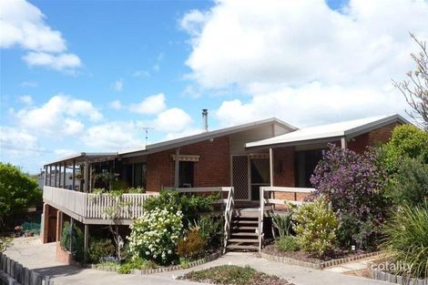 15 Clifton Cl, Wy Yung, VIC 3875