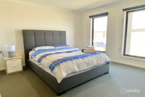 Property photo of 7 Buttermint Crescent Manor Lakes VIC 3024