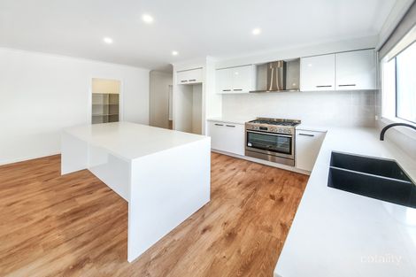 Property photo of 28 Longtan Avenue Sunbury VIC 3429