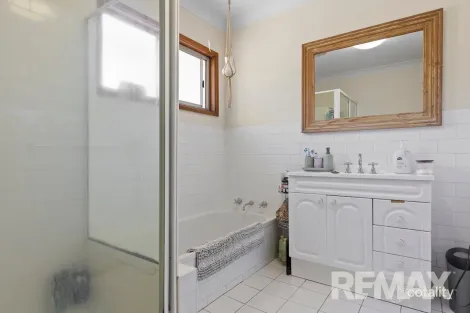 Property photo of 42 Mimosa Drive Mount Austin NSW 2650