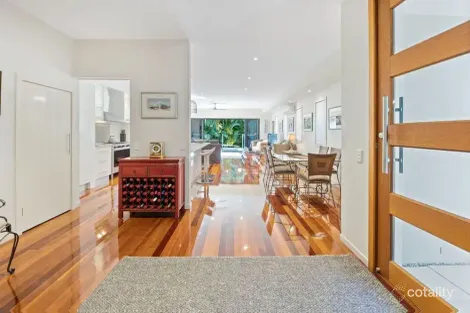2/5 Heeb St, Bundall, QLD 4217