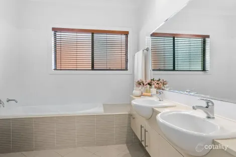 Property photo of 61 Kenthurst Road St Ives NSW 2075