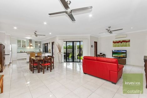 Property photo of 19 Gundabluey Crescent Mount Low QLD 4818