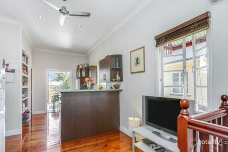 9 Ashbolt St, Wooloowin, QLD 4030