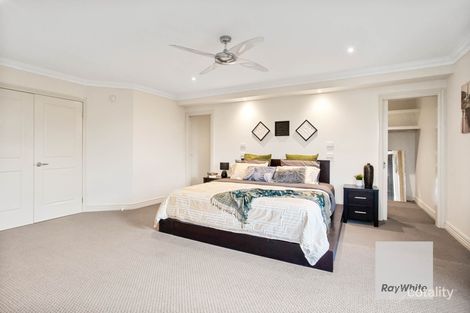 Property photo of 4 Cobblestone Green Caroline Springs VIC 3023