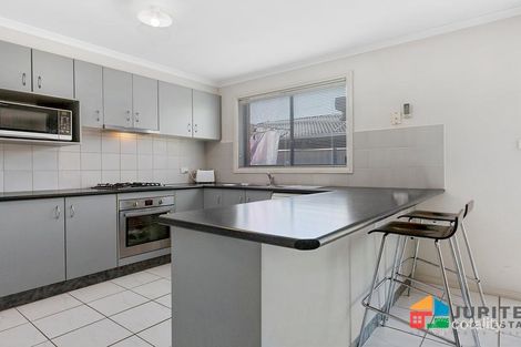 Property photo of 4 Hollows Circuit Tarneit VIC 3029
