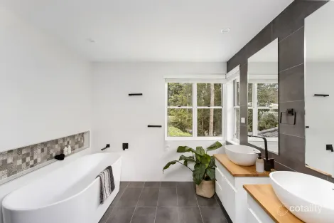 Property photo of 4 Parrish Avenue Mount Pleasant NSW 2519