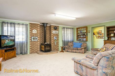 Property photo of 1 Condon Close Ladysmith NSW 2652
